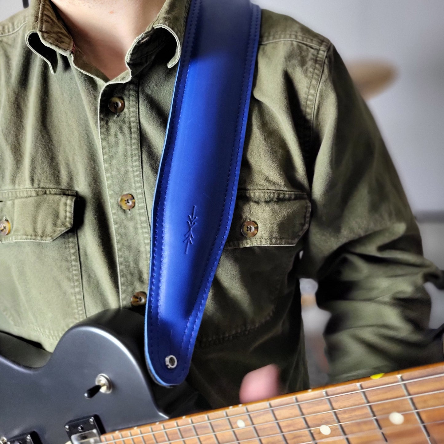 BS63 Wide Padded Guitar Strap - Smooth Leather