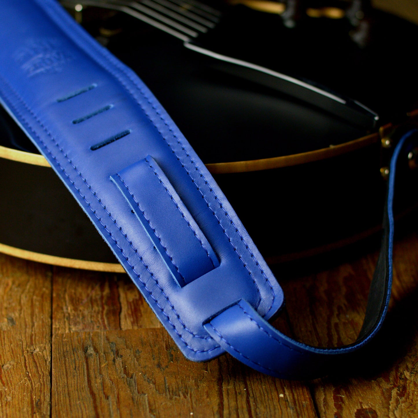 BS63 Wide Padded Guitar Strap - Smooth Leather