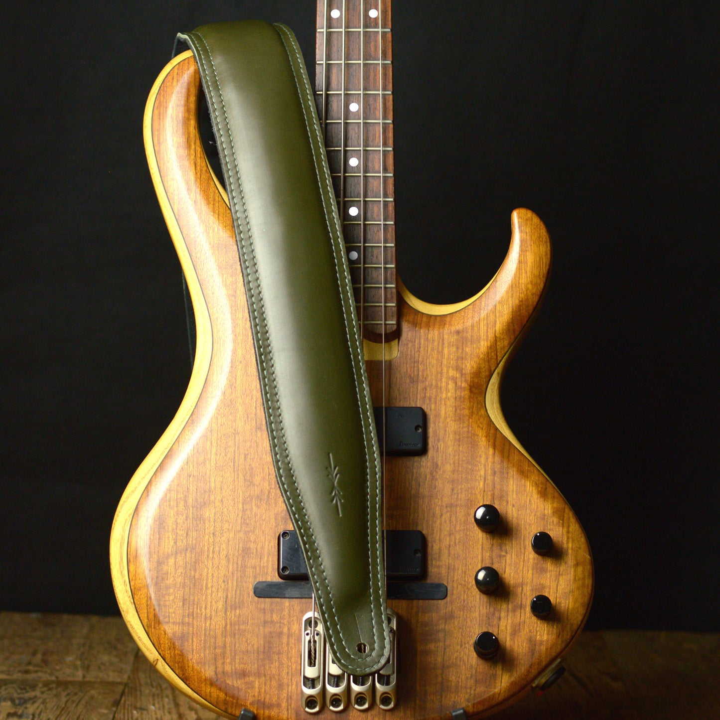 BS63 Wide Padded Guitar Strap - Smooth Leather