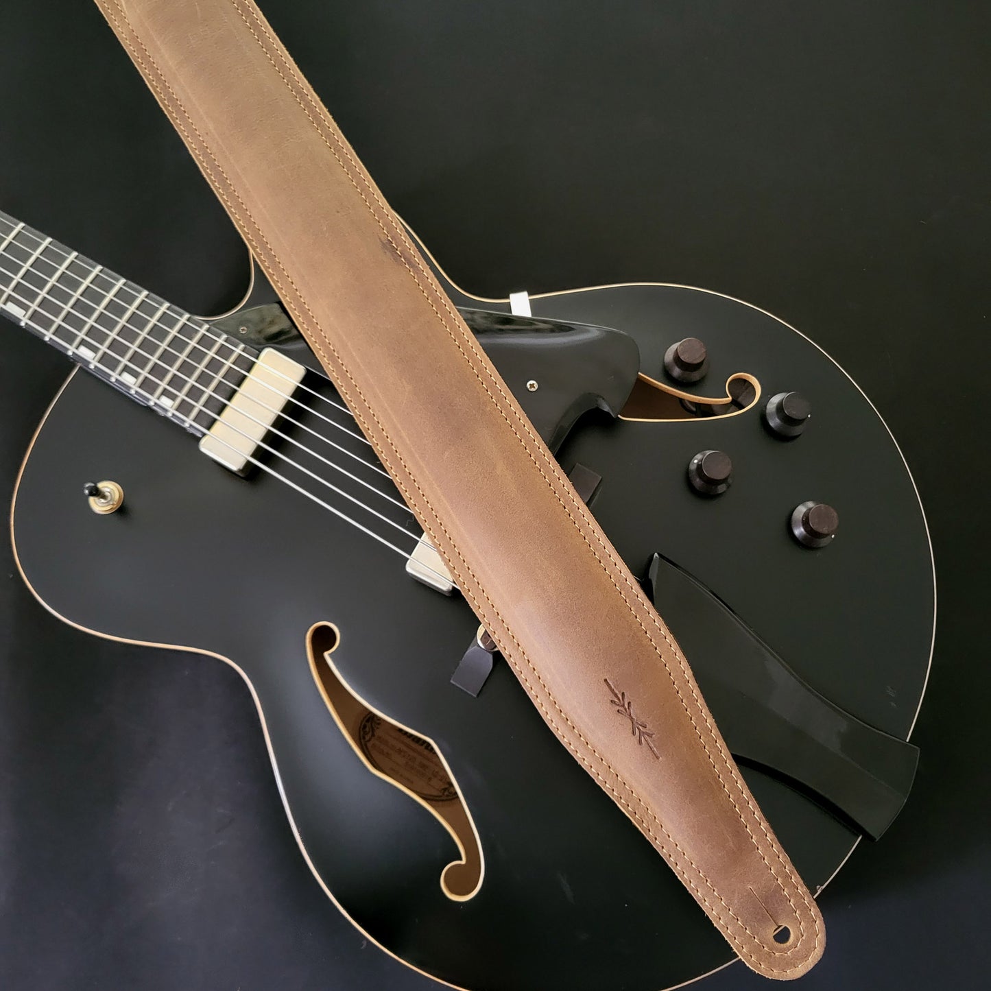 BS63 Wide Padded Guitar Strap - Smooth Leather