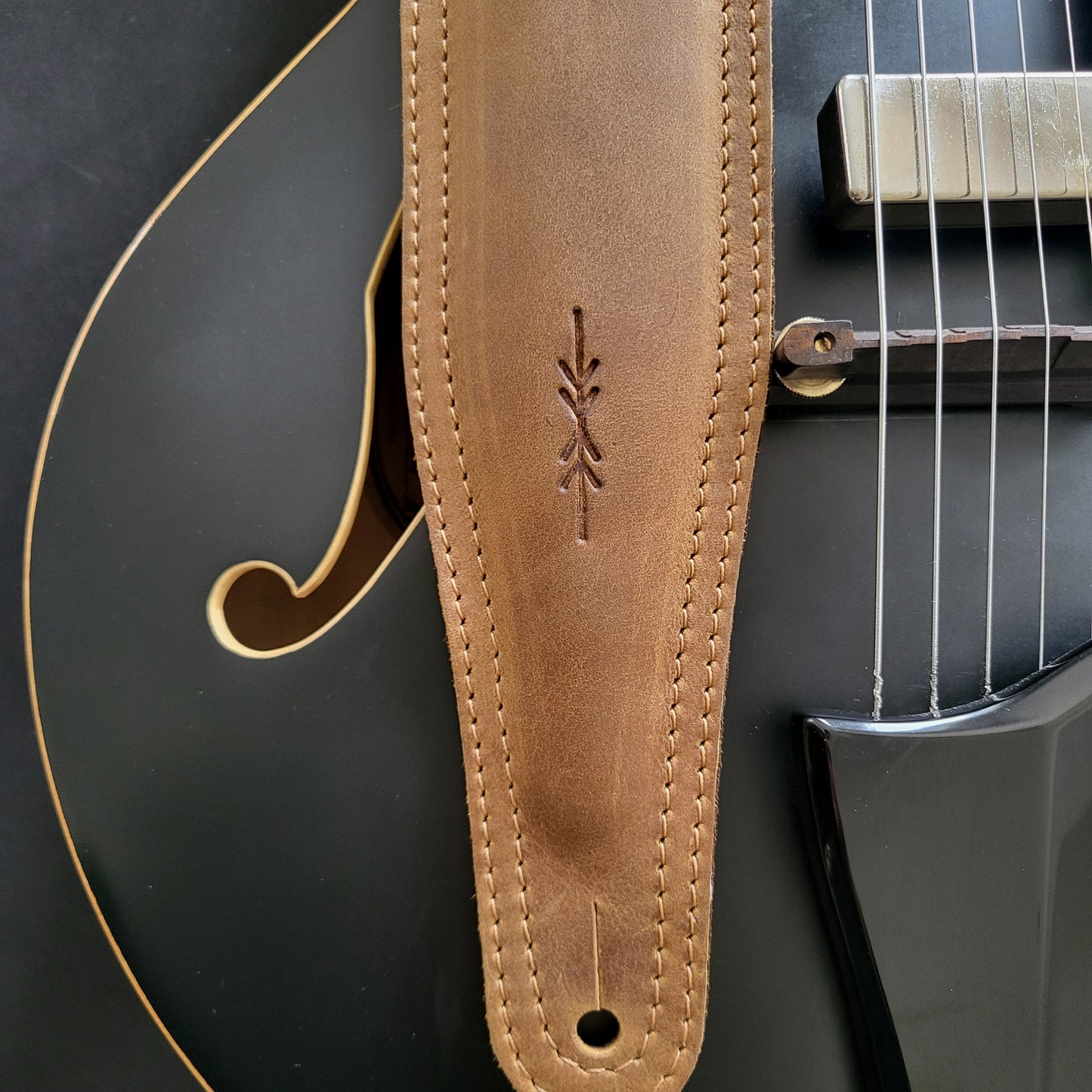 BS63 Wide Padded Guitar Strap - Smooth Leather