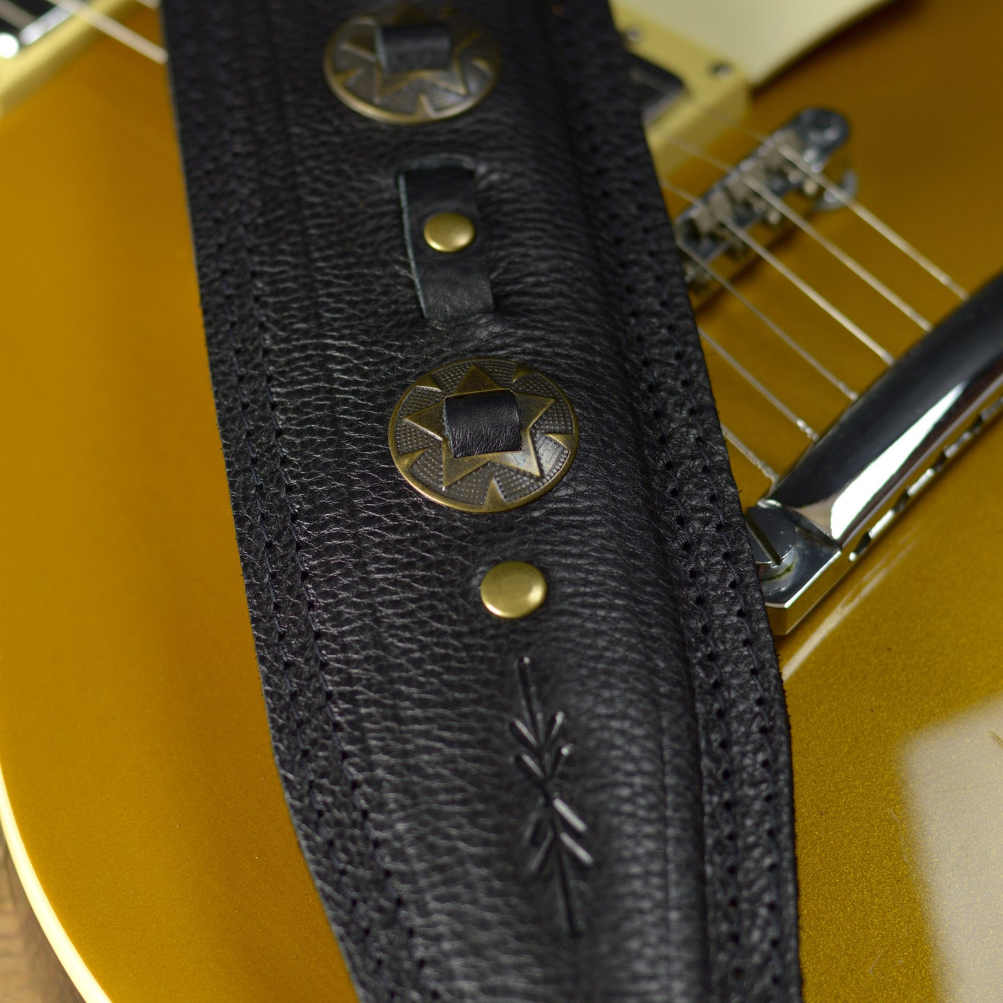 BS73 Western Guitar Strap - Bronze Conchos