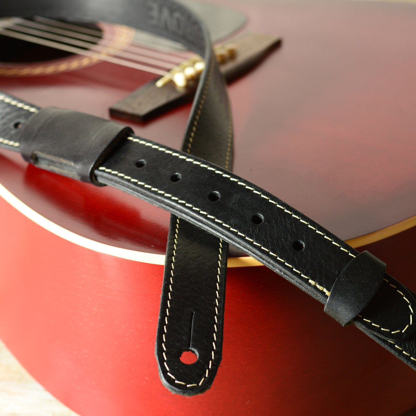 GS55 Slim Leather Guitar Strap