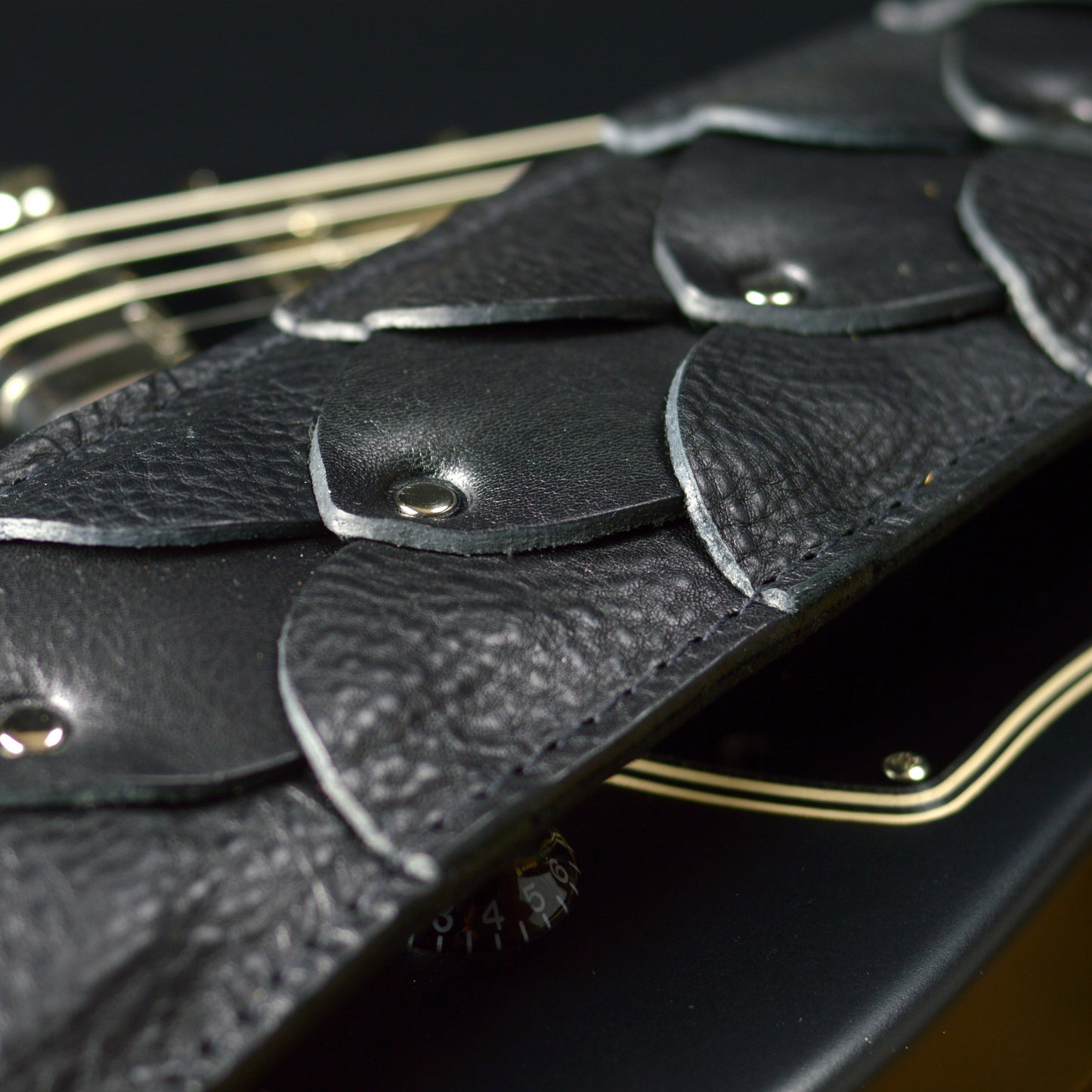 GS92 DragonSkin Guitar Strap