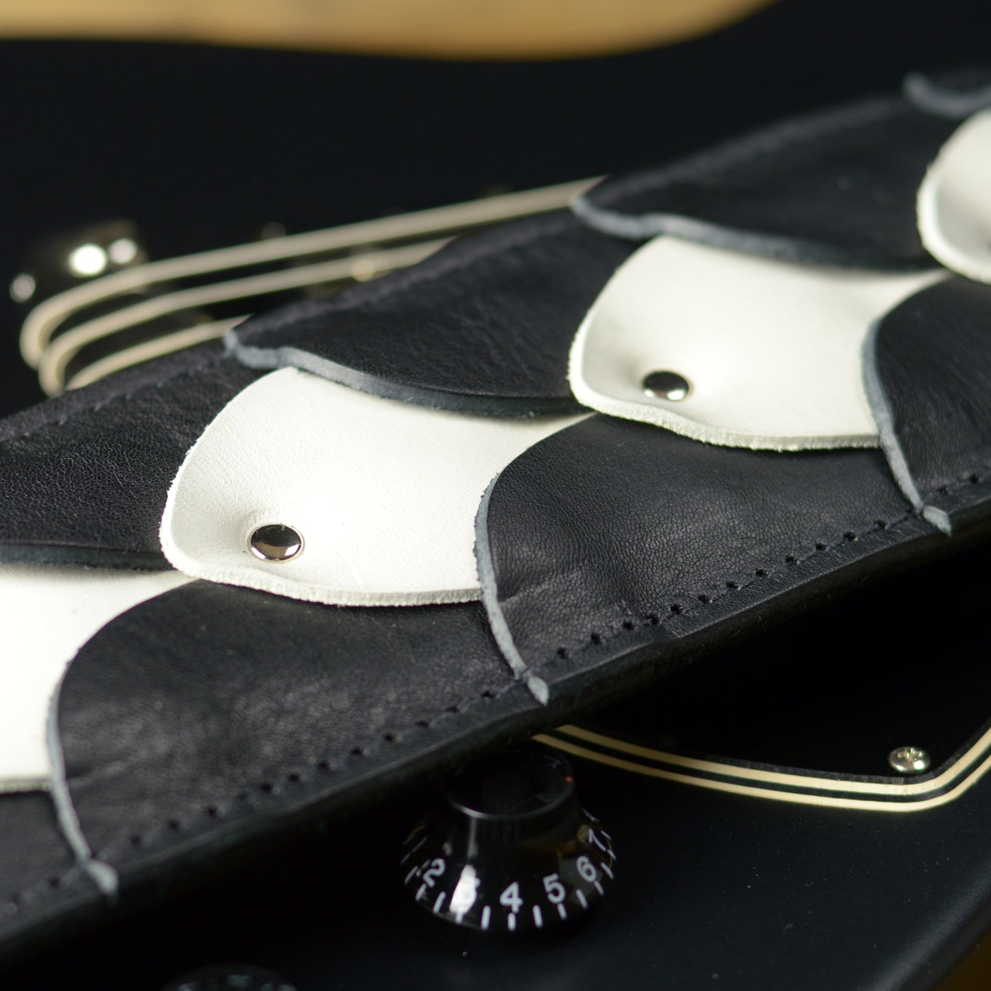GS92 DragonSkin Guitar Strap