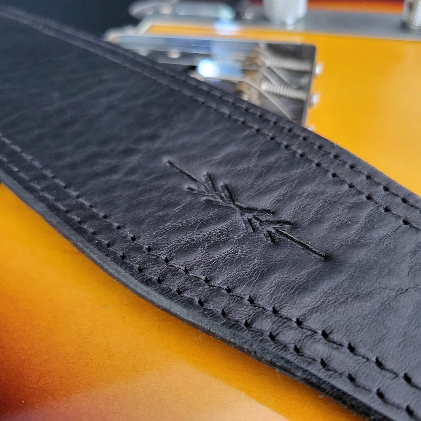 GS41 Solid Leather Guitar Strap