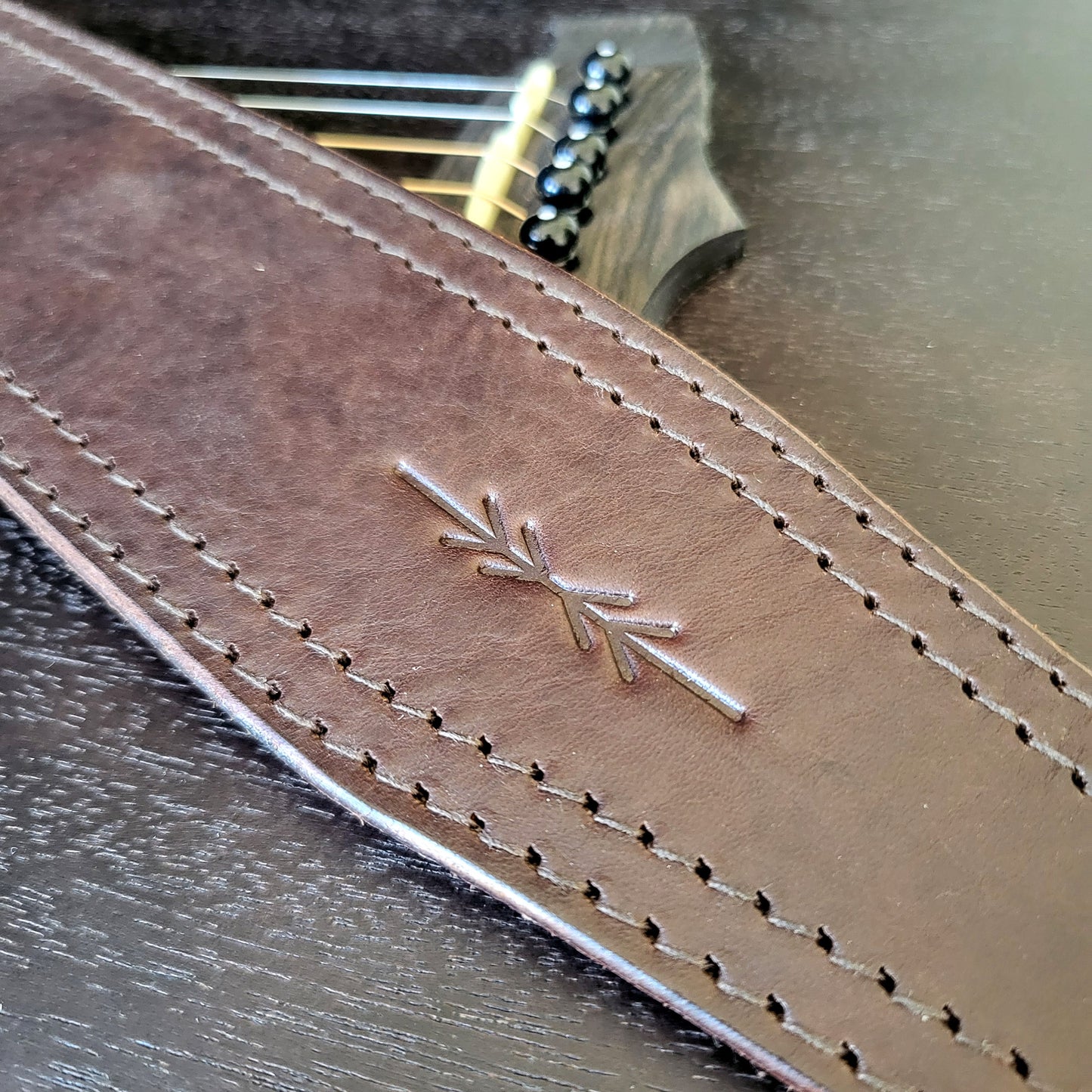GS41 Solid Leather Guitar Strap