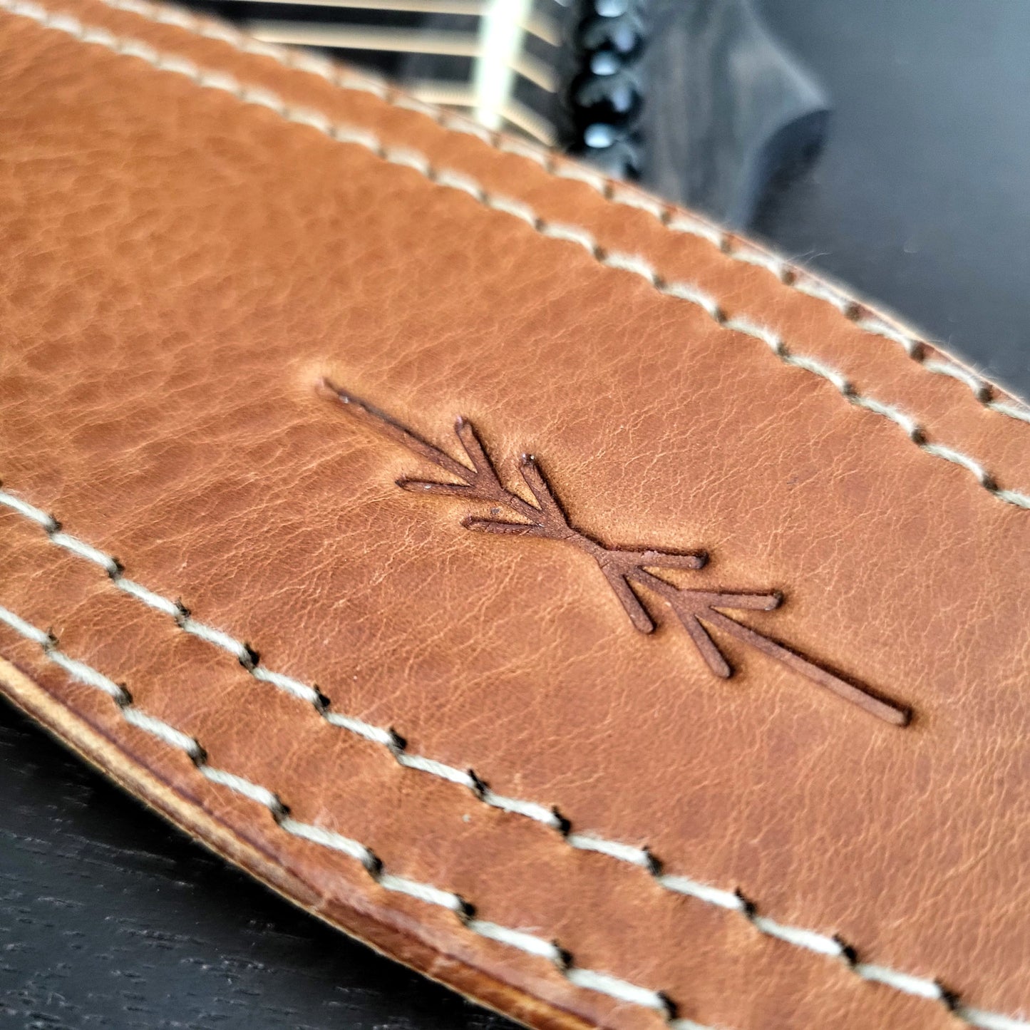 GS41 Solid Leather Guitar Strap