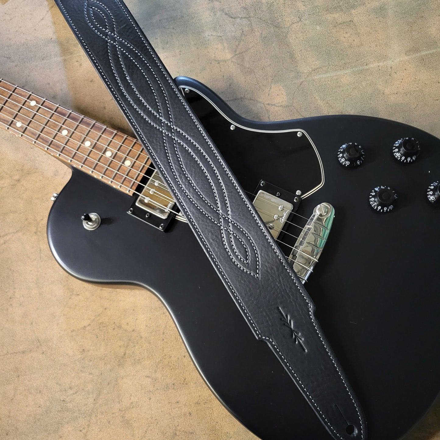 GS51 Solid Leather Guitar Strap