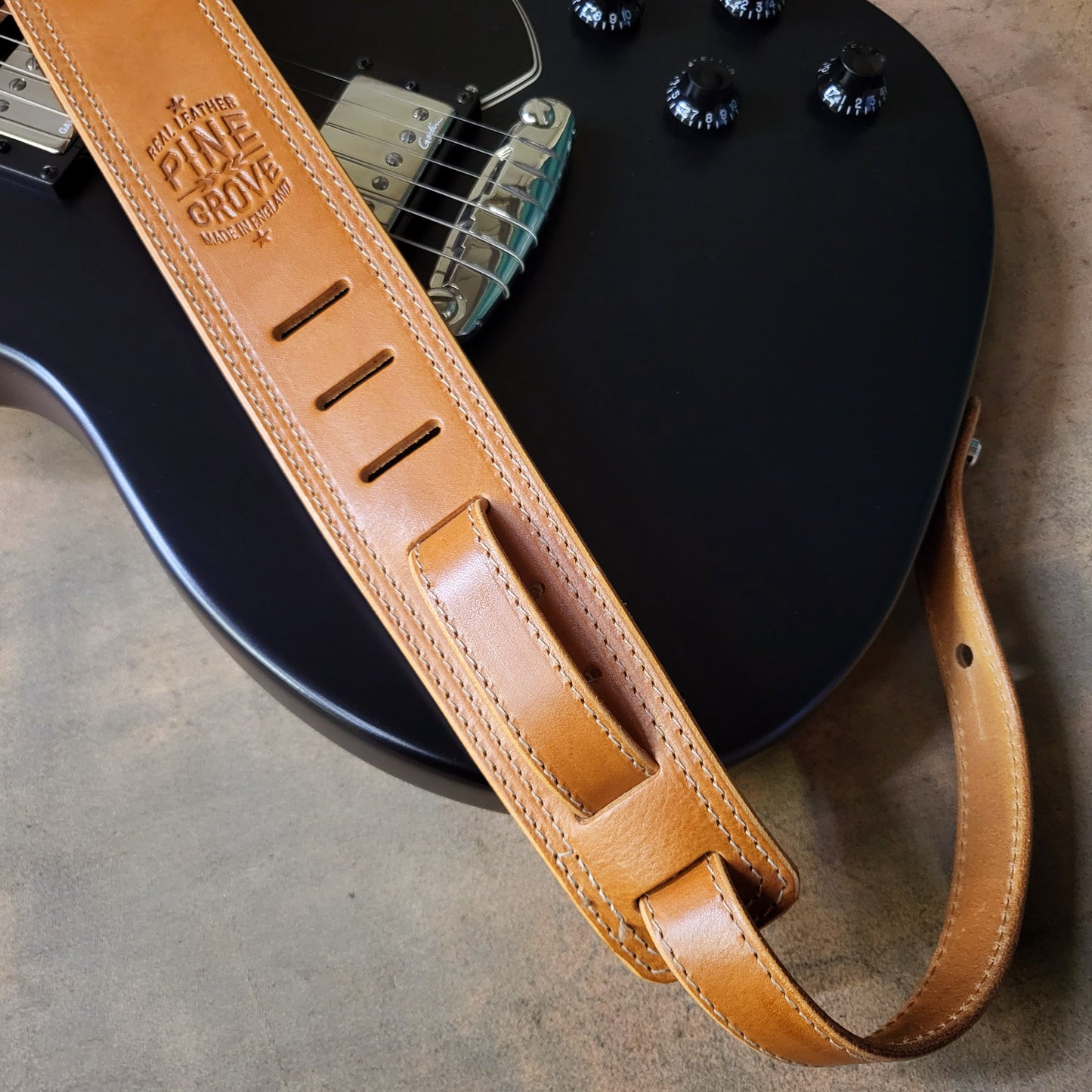 GS51 Solid Leather Guitar Strap