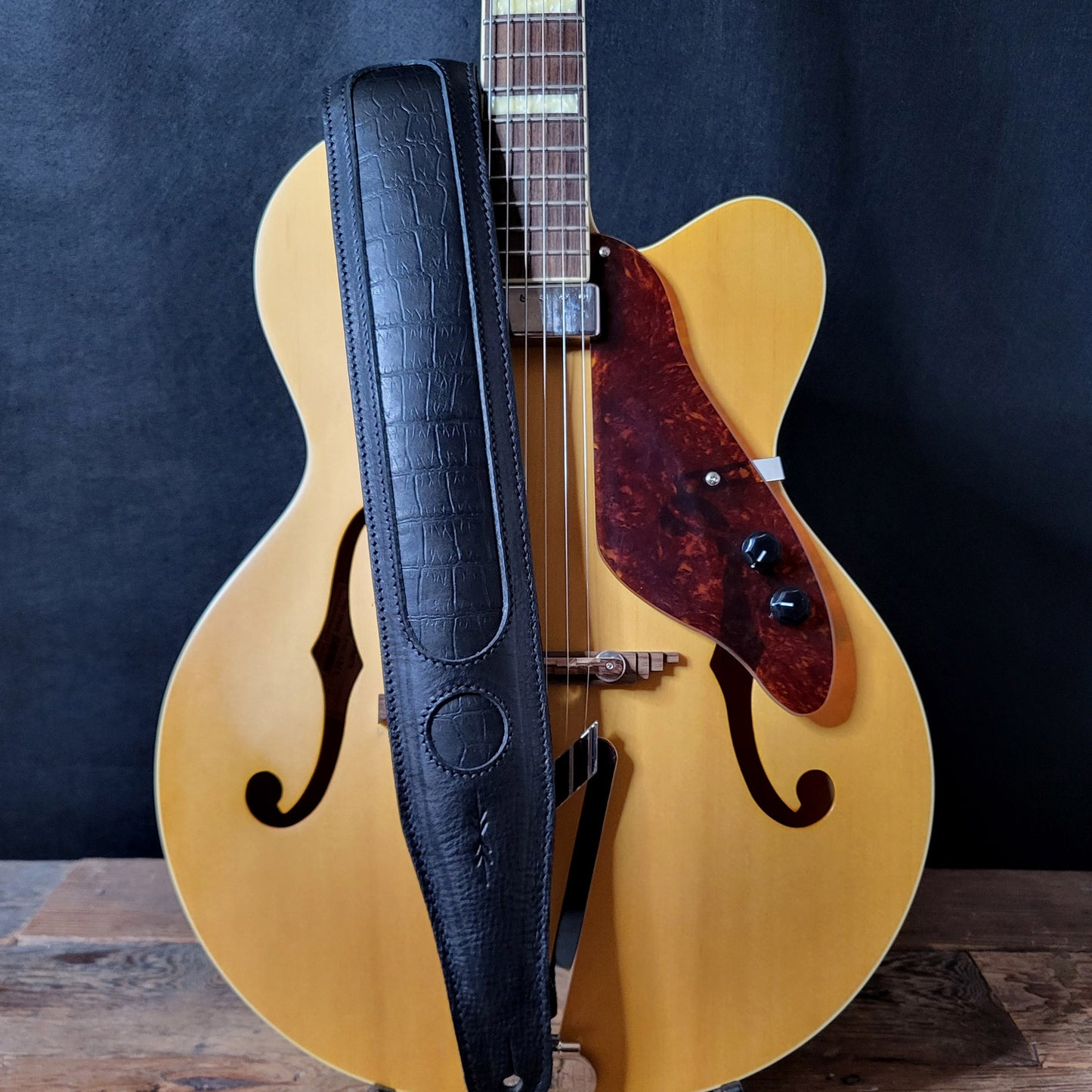 GS58 Cutaway Guitar Strap