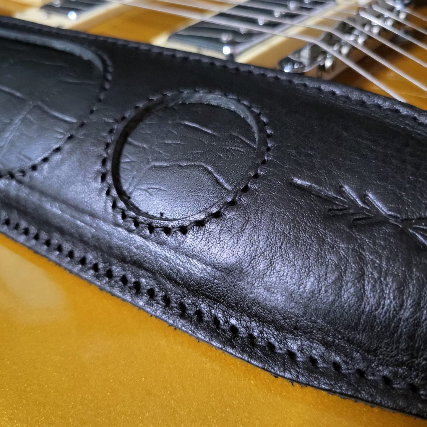 GS58 Cutaway Guitar Strap