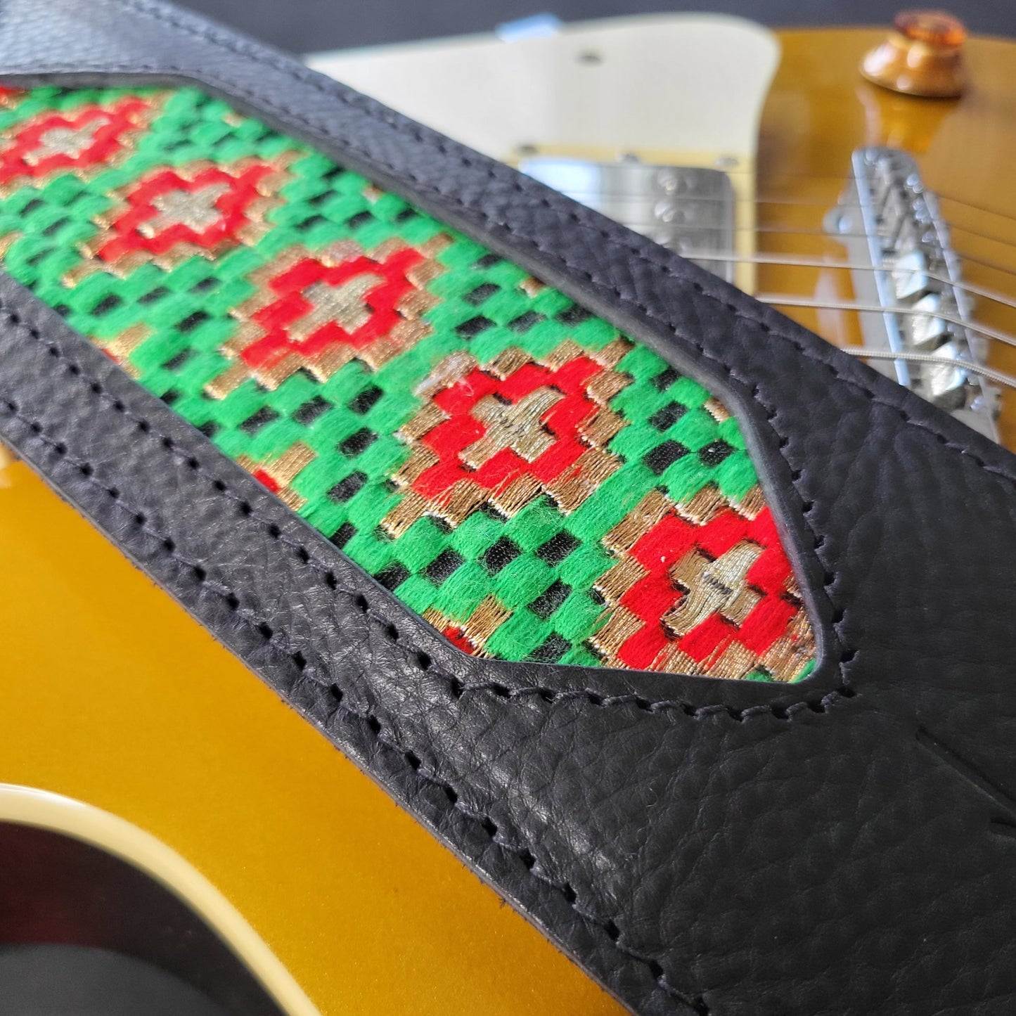 GS59 Cutaway Guitar Strap