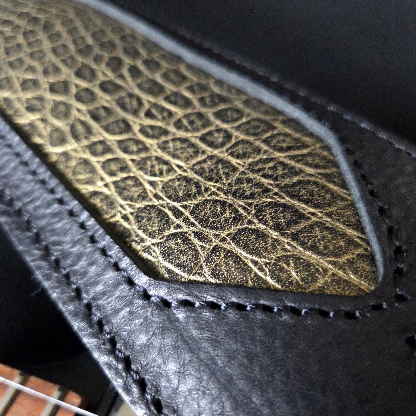 GS59 Cutaway Guitar Strap