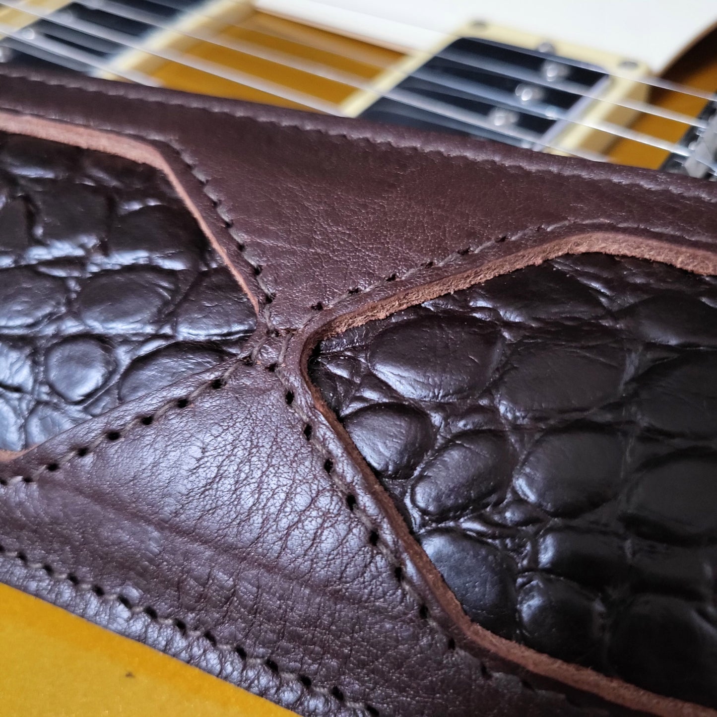 GS59 Cutaway Guitar Strap