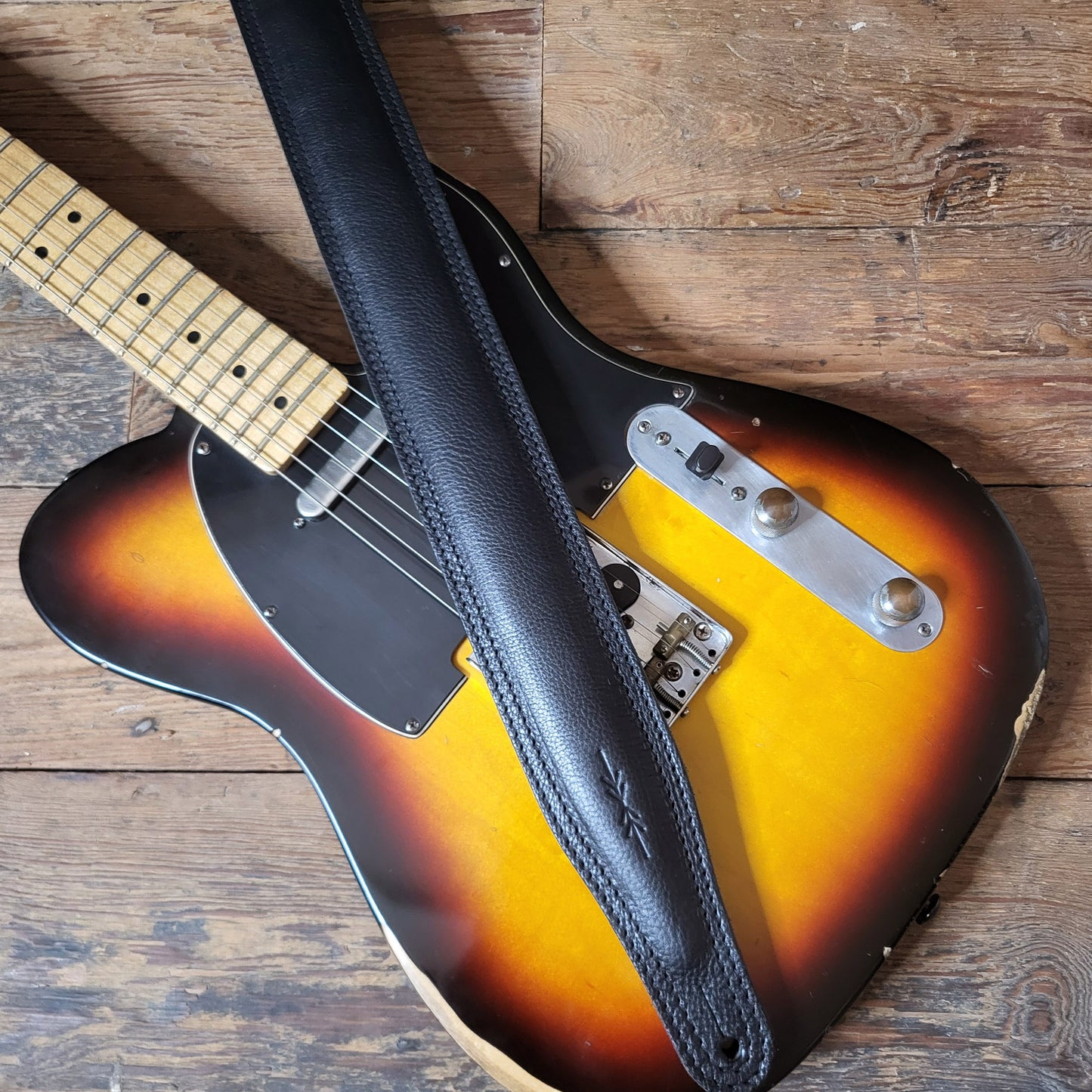 GS61 Padded Guitar Strap - Natural Leather
