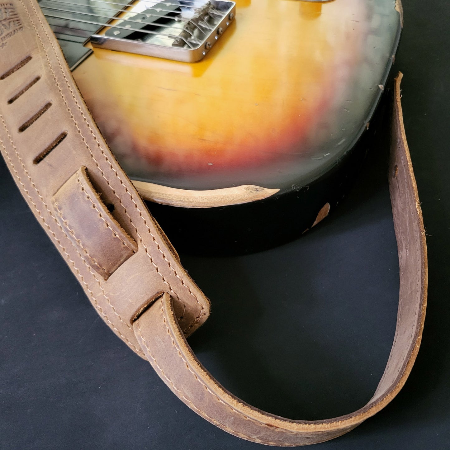 GS61 Padded Guitar Strap - Smooth Leather