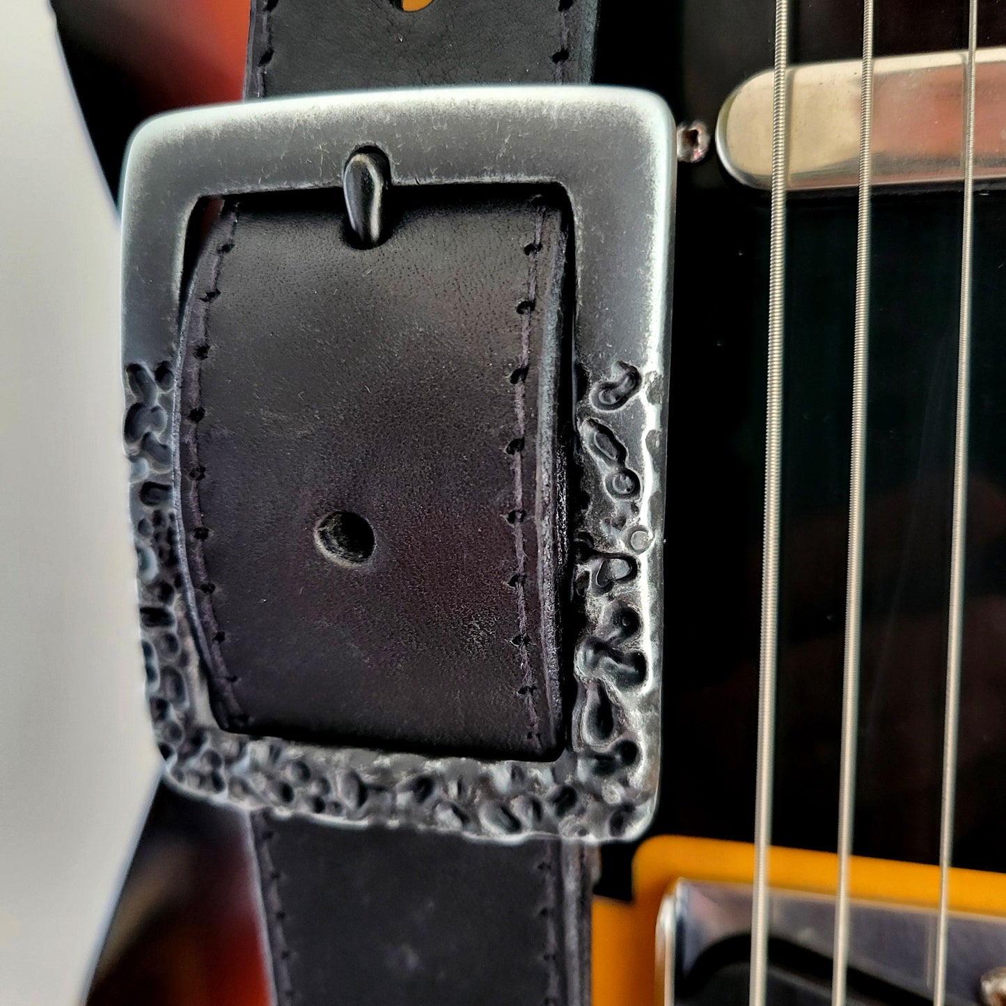 GS78 Leather Guitar Strap With Lava Buckle