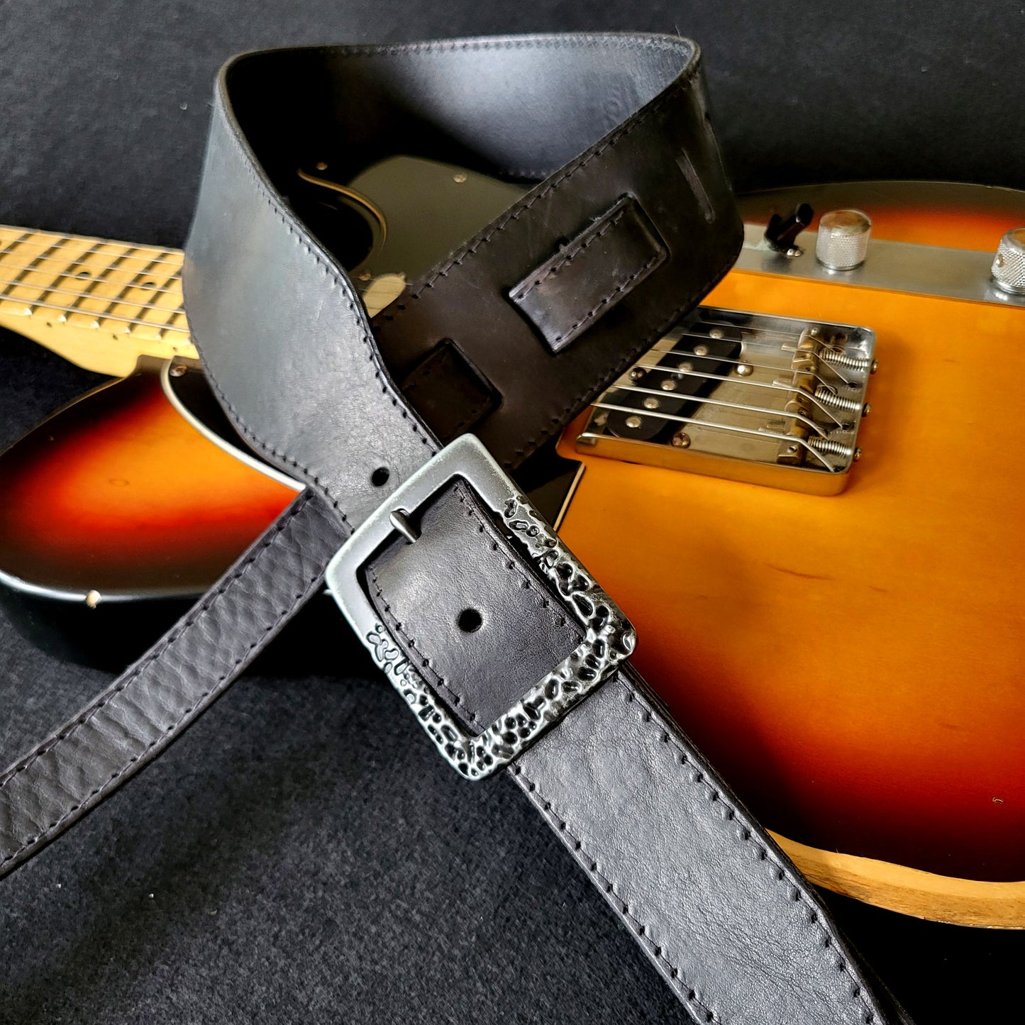 GS78 Leather Guitar Strap With Lava Buckle