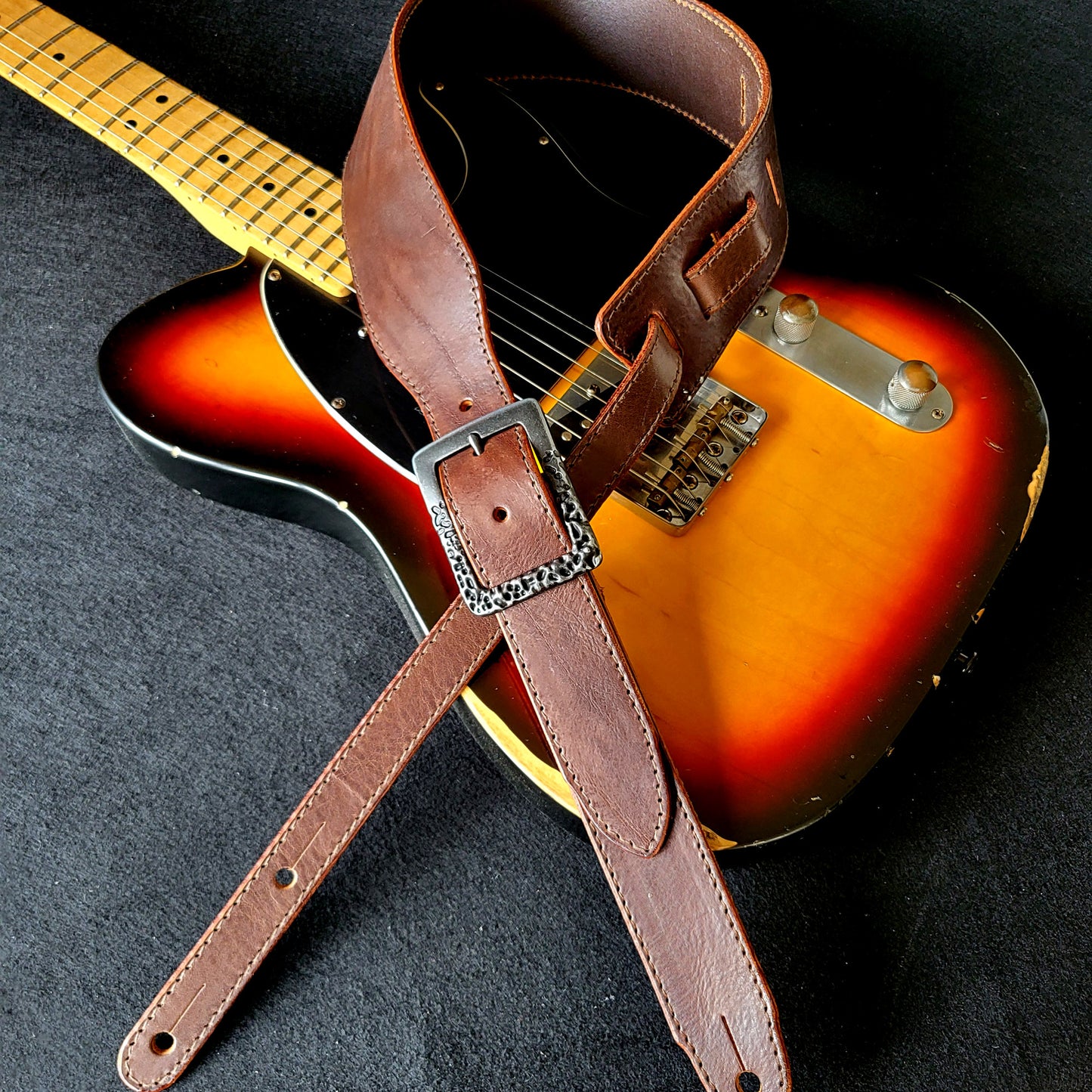 GS78 Leather Guitar Strap With Lava Buckle