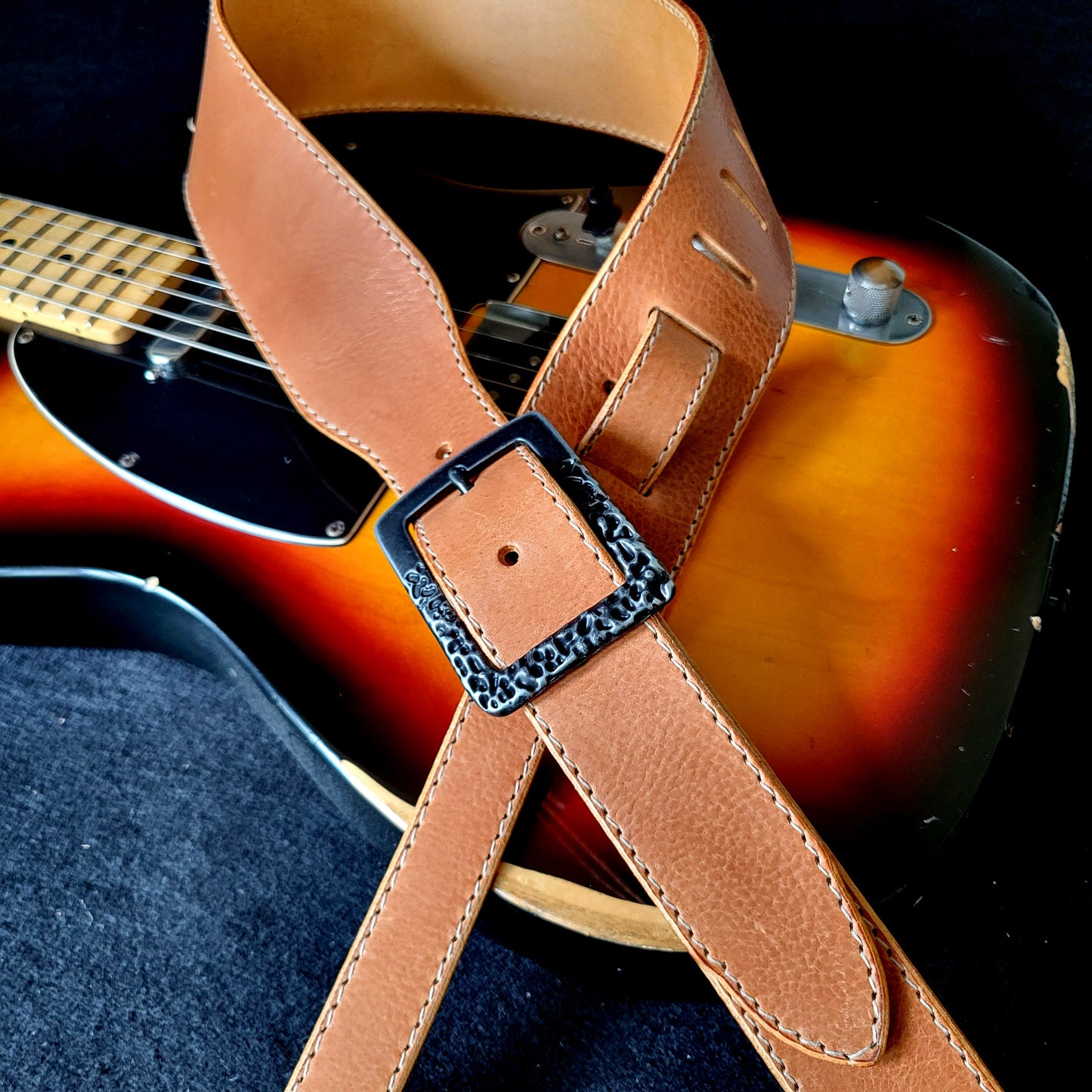 GS78 Leather Guitar Strap With Lava Buckle
