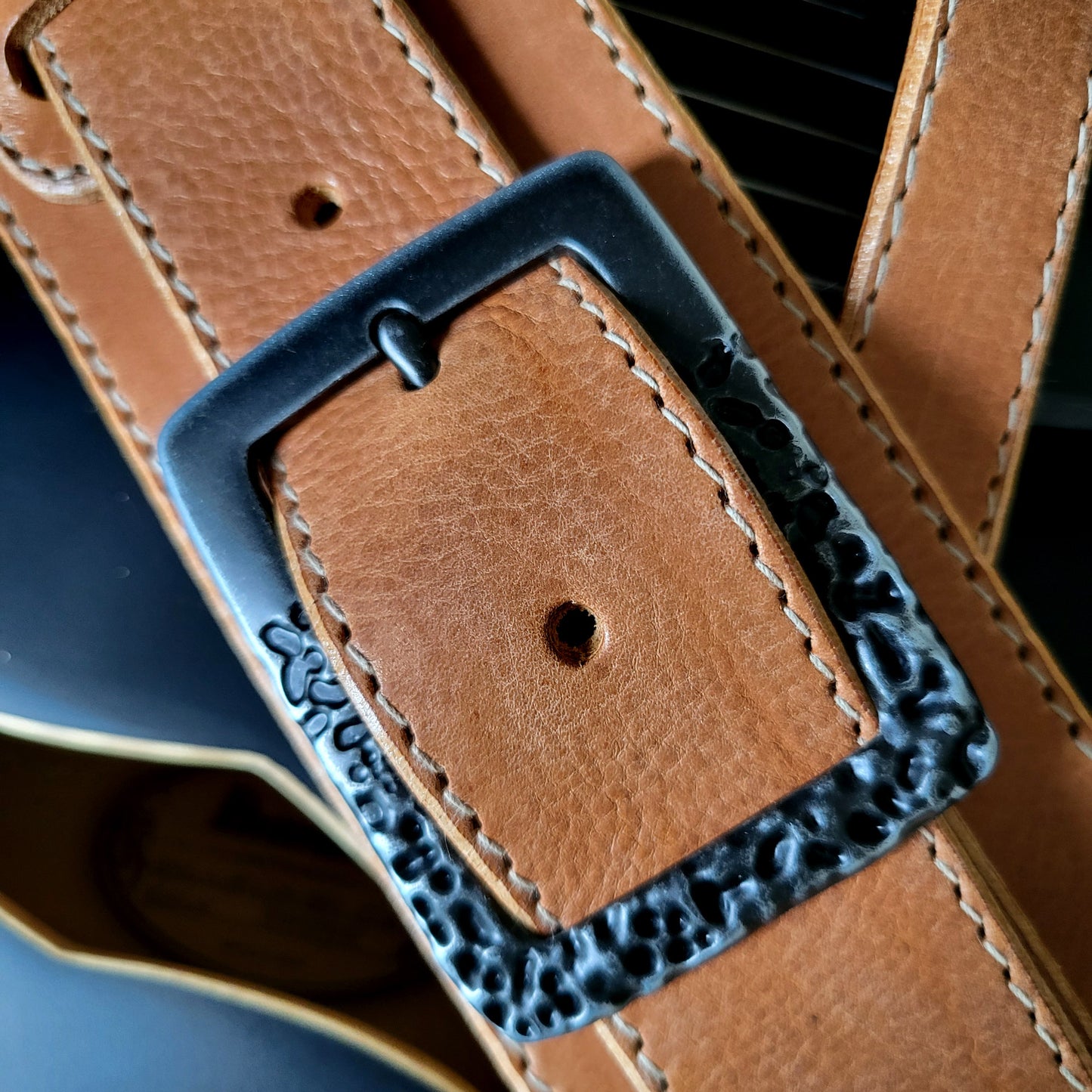 GS78 Leather Guitar Strap With Lava Buckle
