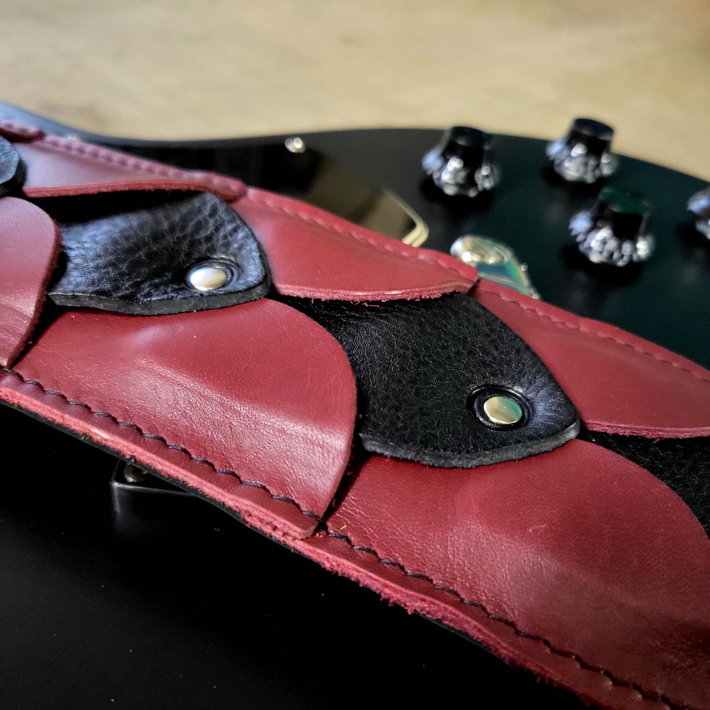 GS92 DragonSkin Guitar Strap