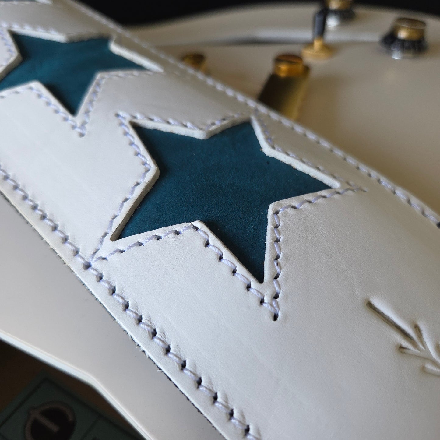 GS96 Leather Guitar Strap With Stars