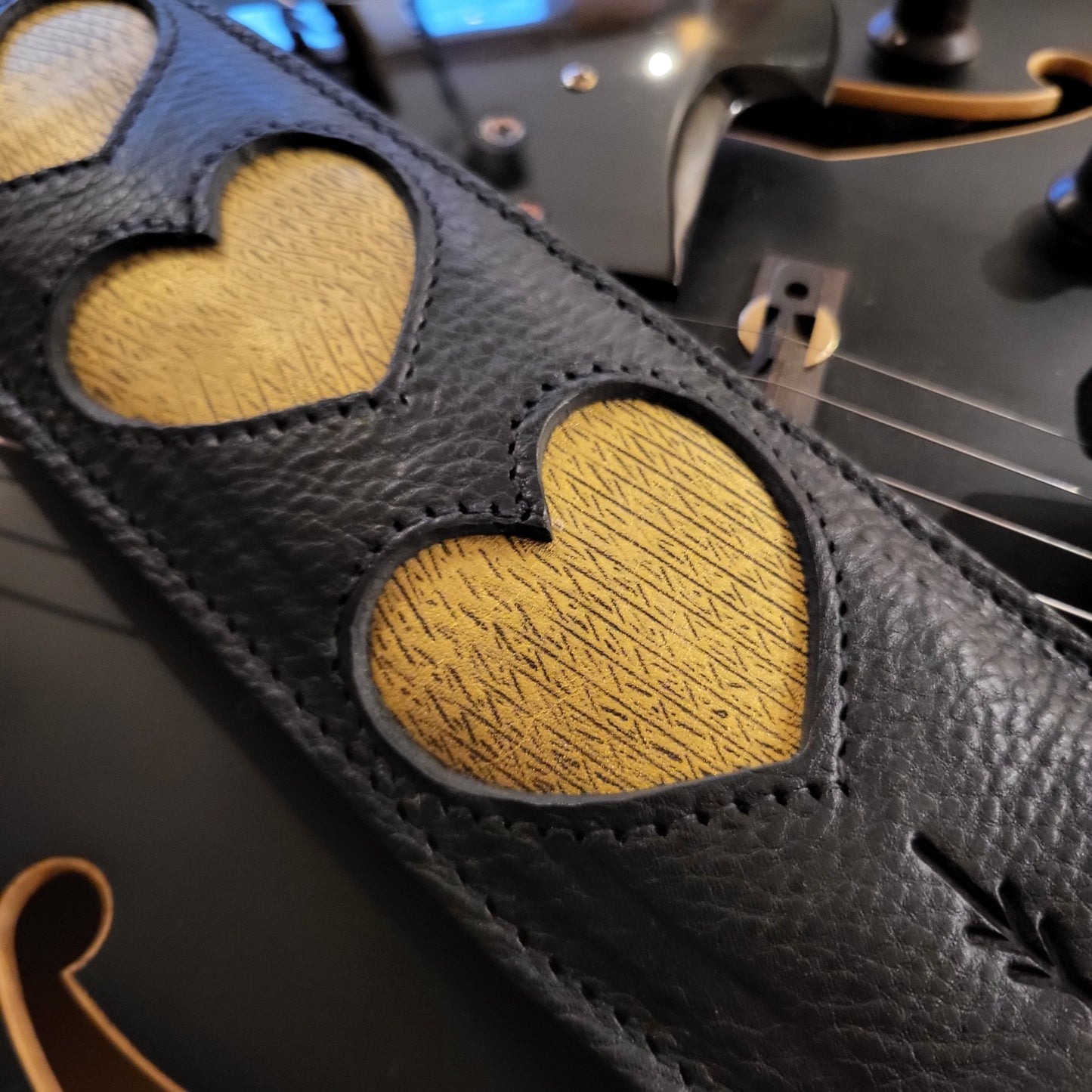 GS97 Leather Guitar Strap With Hearts