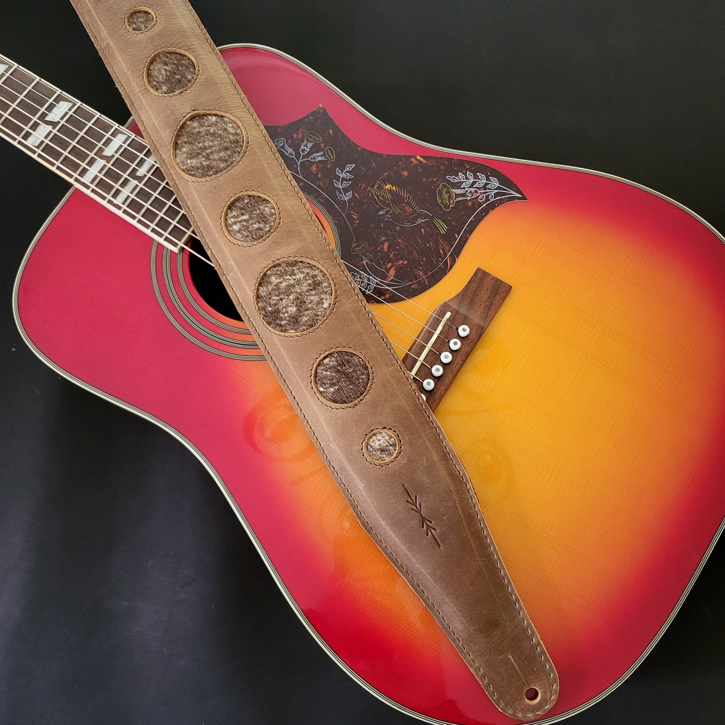 GS98 'Old Cowhand' Leather Guitar Strap - Tan Relic