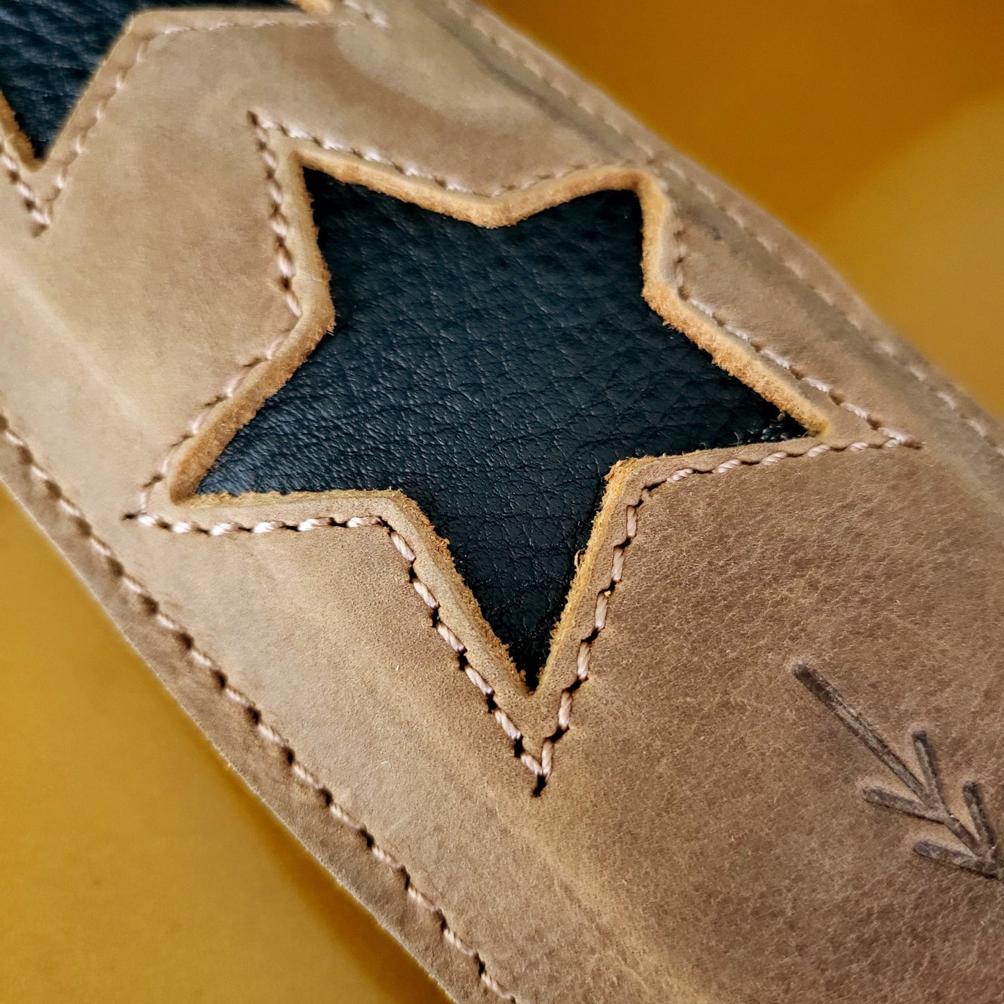 GS96 Leather Guitar Strap With Stars