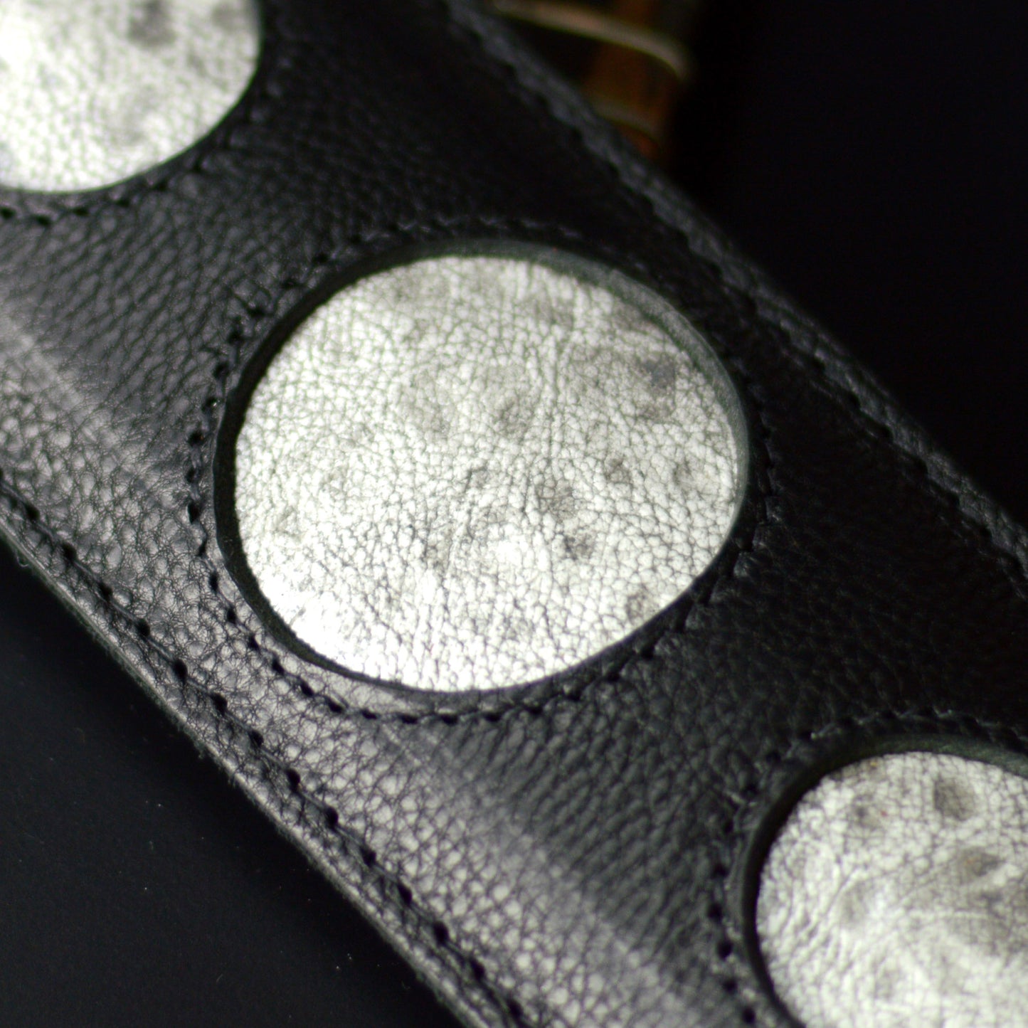GS98 Silver Moon Leather Guitar Strap - Black