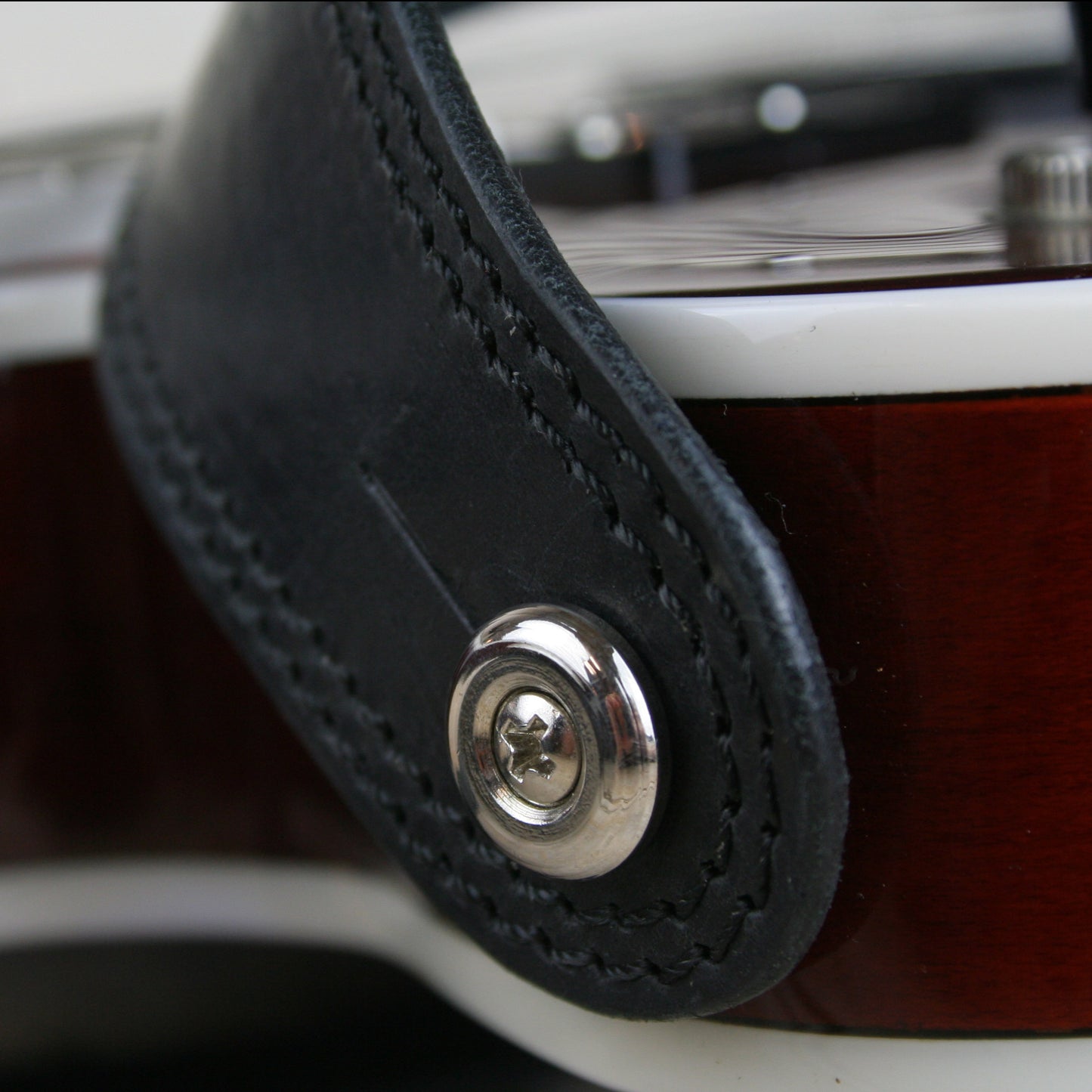 GS41 Solid Leather Guitar Strap