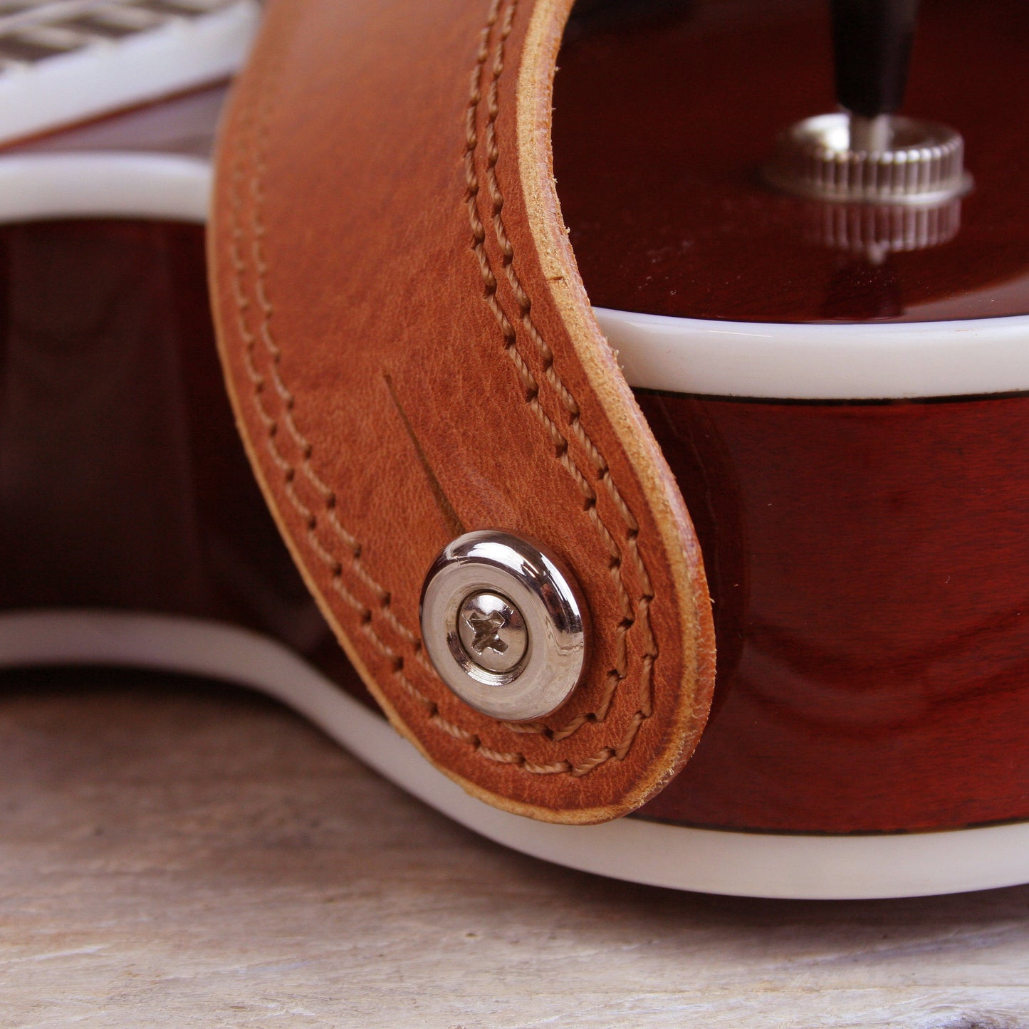 GS41 Solid Leather Guitar Strap